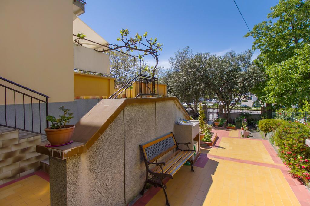 Apartment Oleander Mali Losinj Exterior photo